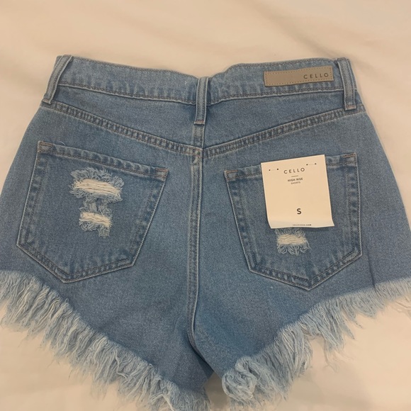 NWT Cello Distressed Shorts - Picture 2 of 3